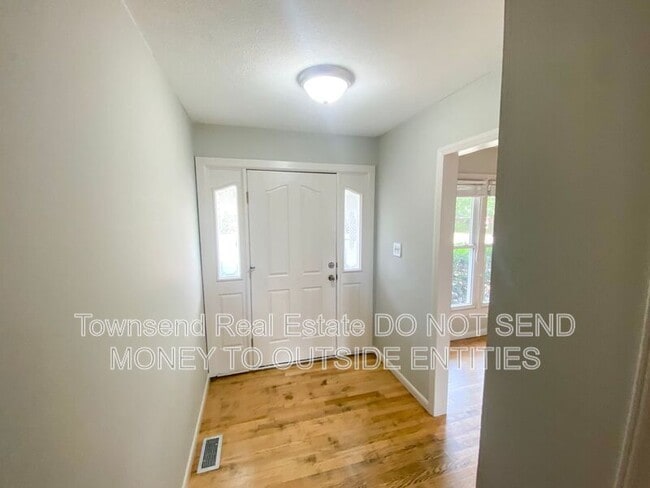 Photo - 212 Haverhill Dr