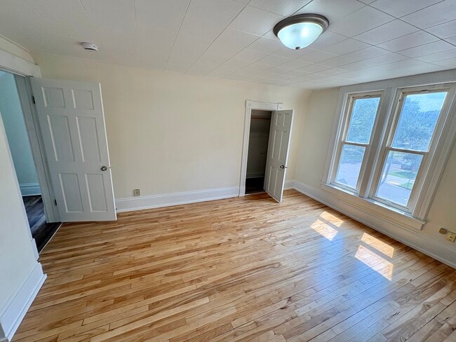 Photo - 460 Lincoln Ave