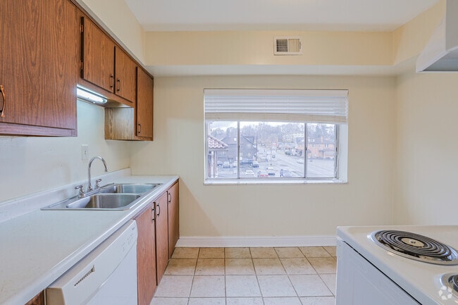 1BR, 1BA - 700SF - Kitchen - 903 Mount Royal Blvd