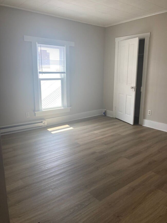 Building Photo - 39-45 Catawissa Ave. Sunbury Unit 39 1/2 Apt 2