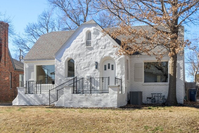 Building Photo - 1338 S Florence Ave Unit 1 Rental