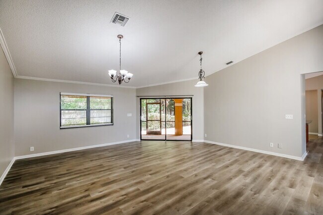 Photo - 12646 Buckland St