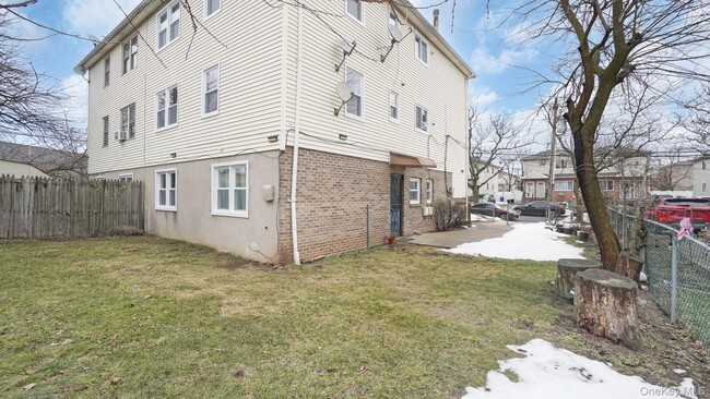 Photo - 146-06 228th St