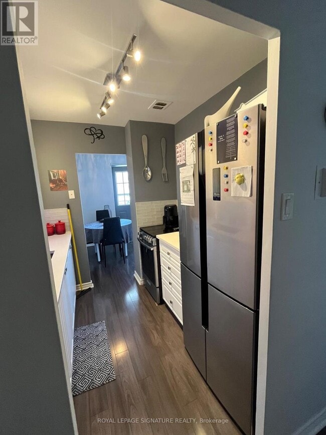 Photo - 2485 Woking Crescent Unit 303