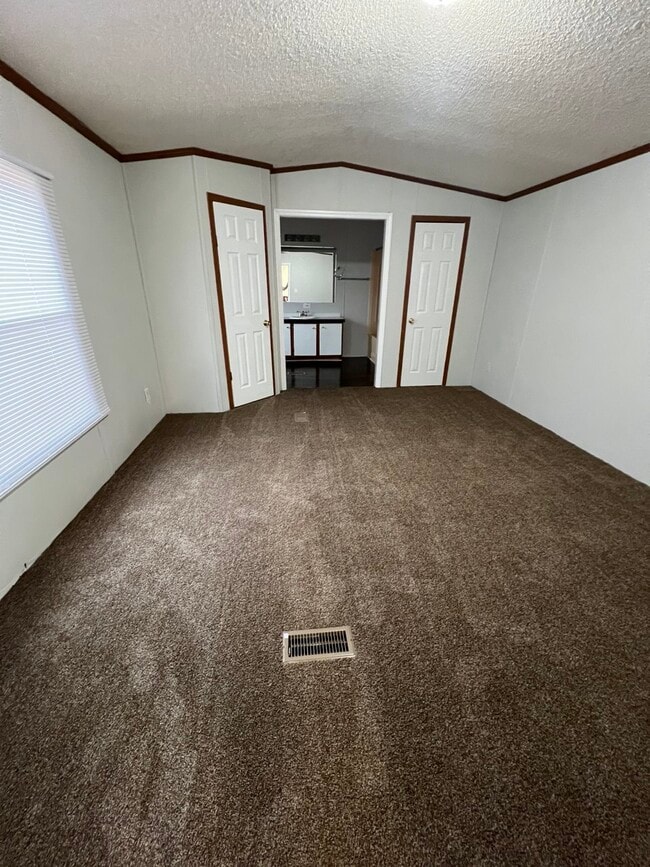 Photo - 691 Julia St