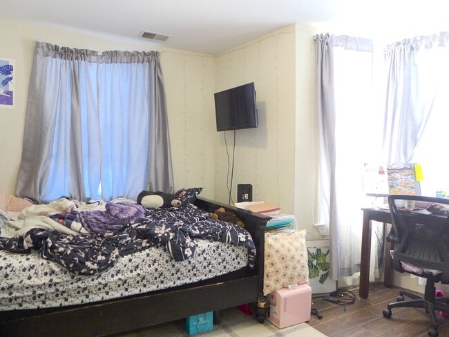 Photo - 130 Marcella St