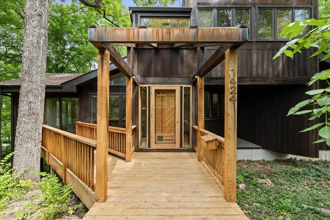 Photo - 1424 Bradford Dr