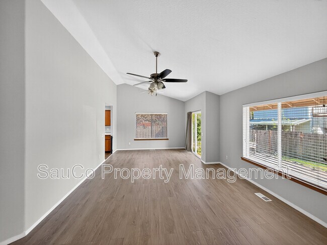 Photo - 205 NW 8th Ct