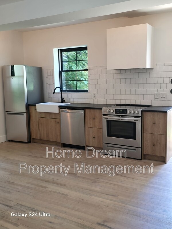 Photo - 1401 Charles St