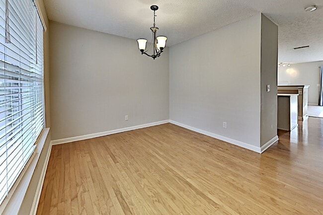 Photo - 213 Shadow Glen Dr