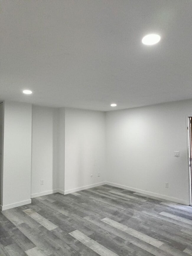 Photo - Remodeled 2 bedrooms 2 full baths corner u... Unidad 4