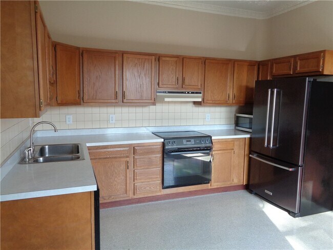 Photo - 170 E 1st St