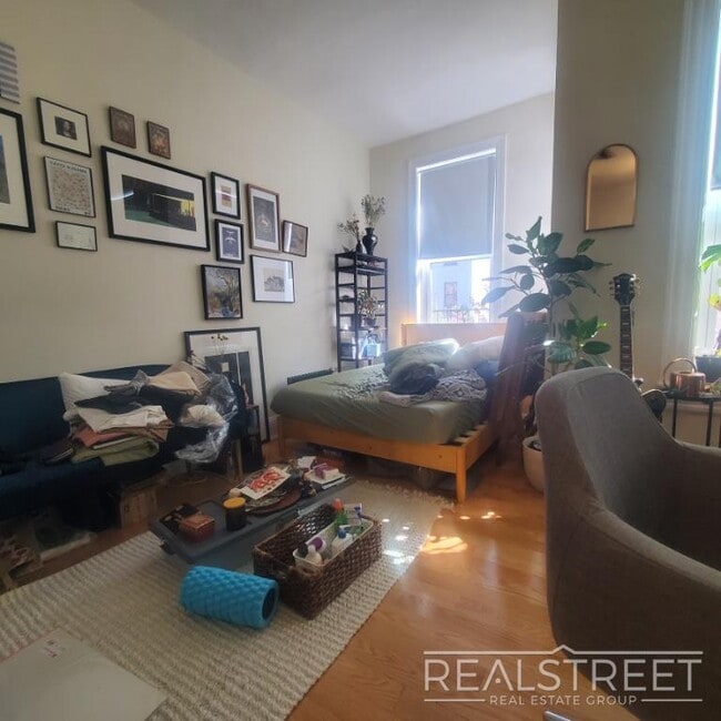 Photo - Spacious Sunny South Facing Studio One Block from Promenade Unit 12