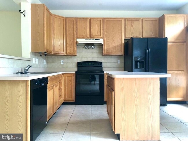 Building Photo - 614 Eisenhower Dr