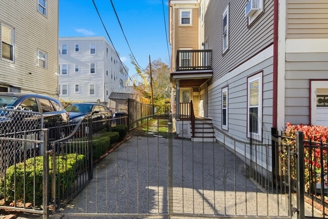 Building Photo - 25 Sutton St Unit 25