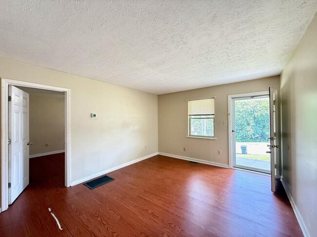 Photo - 2884 Blue Ridge Dr