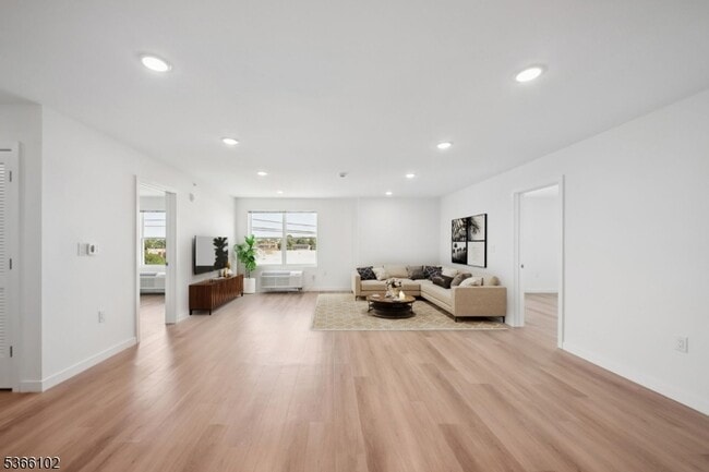 Building Photo - 369 18th Ave Unit 301 Rental