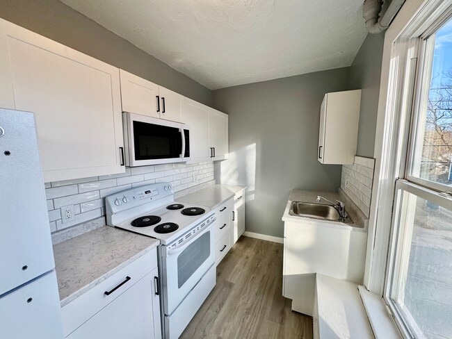 Building Photo - 3202 Agricola St Unit 2 Bedroom plus den office