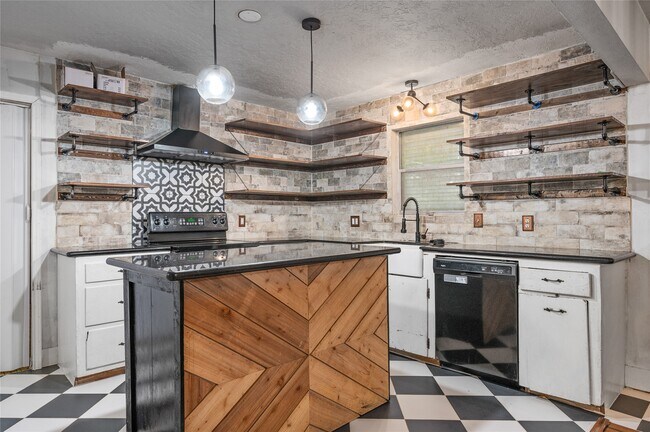 Photo - 1219 Park Ln