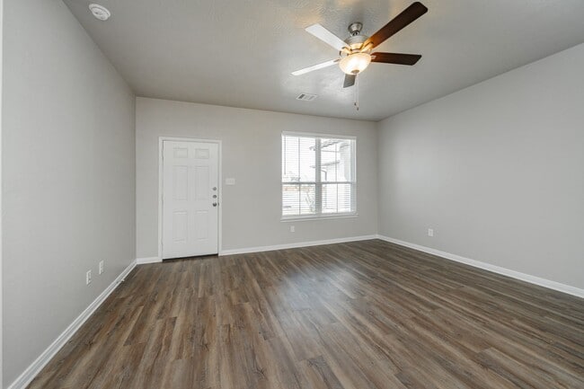 Photo - Bright & Cozy Townhome