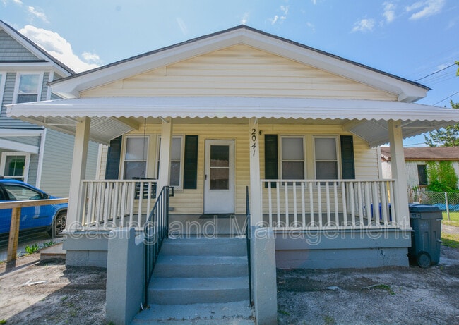 Photo - 2041 Groveland Ave