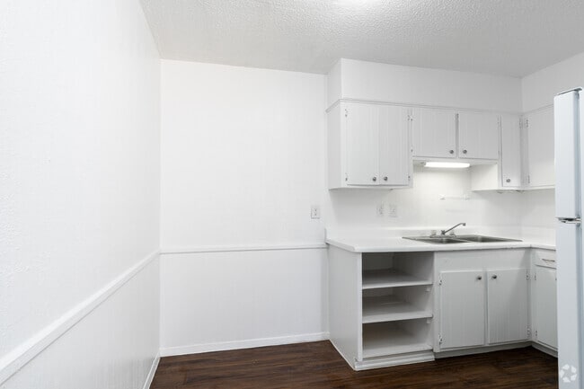 2BR, 1.5BA - 1100SF - Dining Room - Fairbanks Apartments