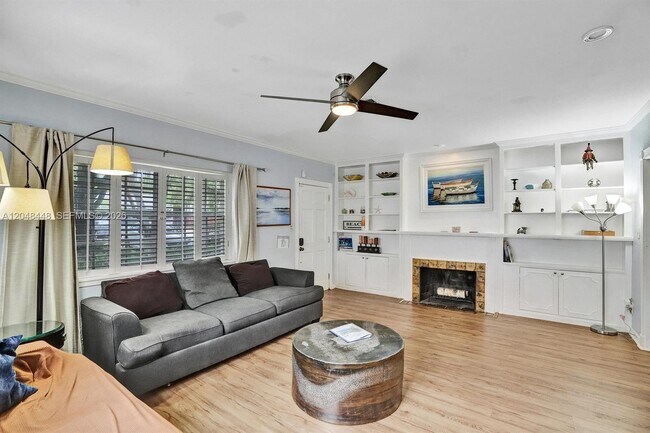 Photo - 530 NE 11th Ave