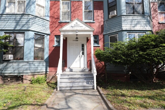 Building Photo - 141 St James St Unit 4b