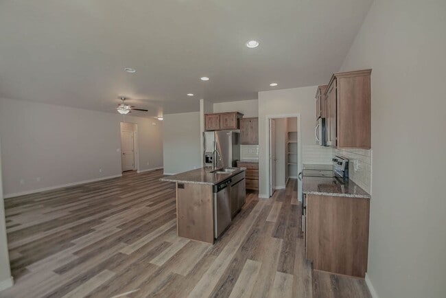 Photo - 735 Shadowleaf Ave