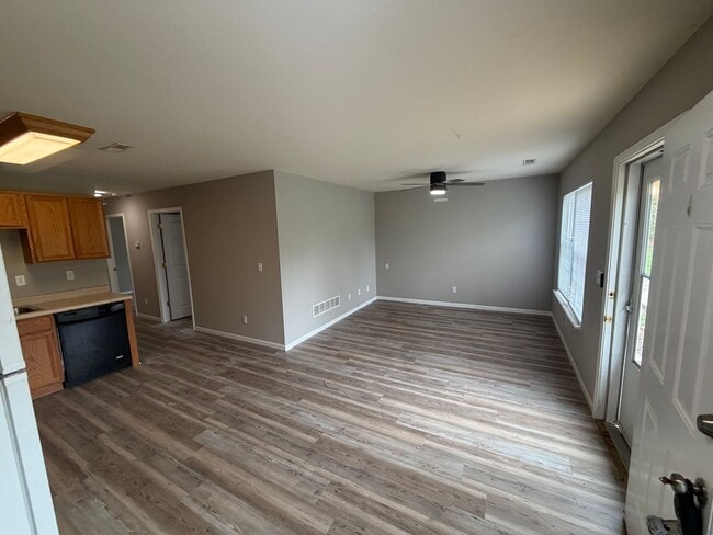 Building Photo - NEWLY RENOVATED: 2BR/1BA Duplex Homes in Hallsville, MO Unit Elaine - Hallsville-110 B