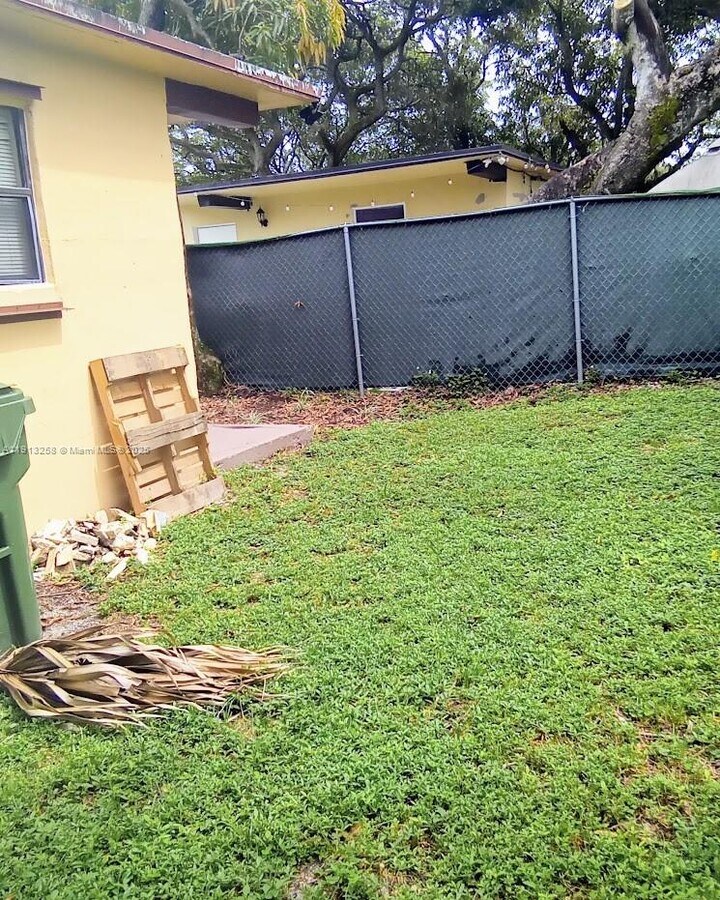 Photo - 1710 NW 9th St Unidad 1-2