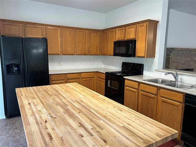 Photo - 800 Mahogany Dr