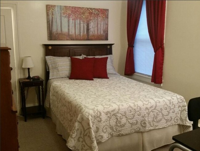 Bedroom Left, 2 closets - 9 Lyon Ct Unit 1