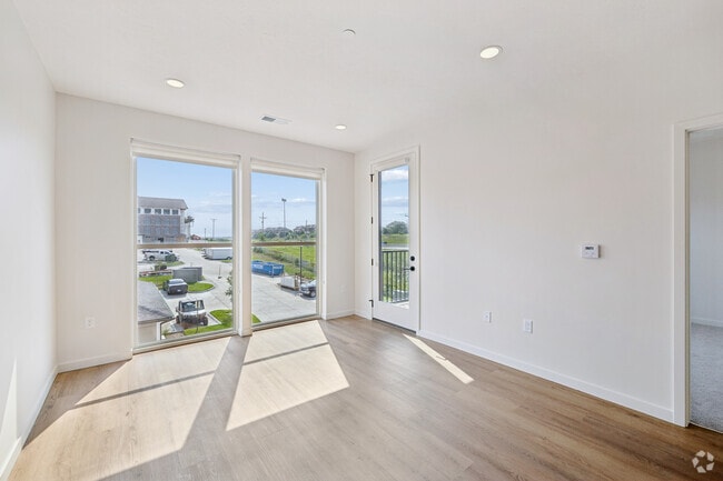 2BR, 2BA - 1,002SF - Living Area