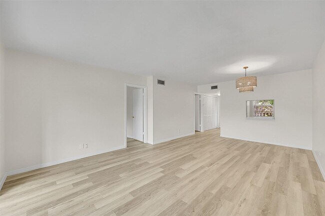 Photo - 23 Abbey Ln Unidad 202