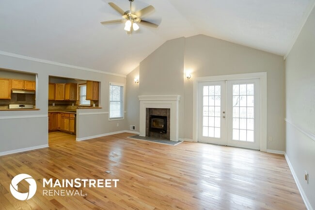 Building Photo - 417 NE Colonial Ct Rental