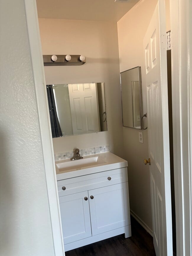 Master bath - 2113 Phlox Ave Unit 2113 phlox Ave