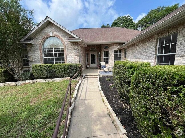 Building Photo - 116 River Knoll Rental