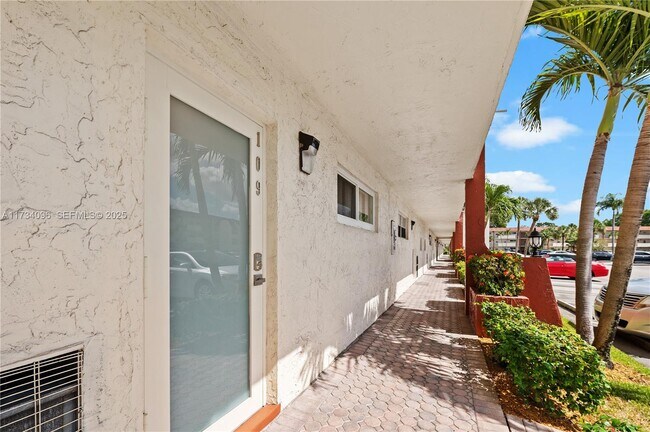 711 S Hollybrook Dr Unit 109