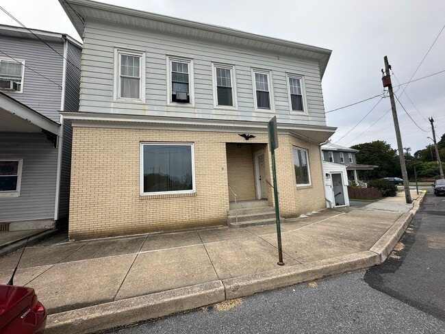 Building Photo - 6 E Main St Unit 3 Rental