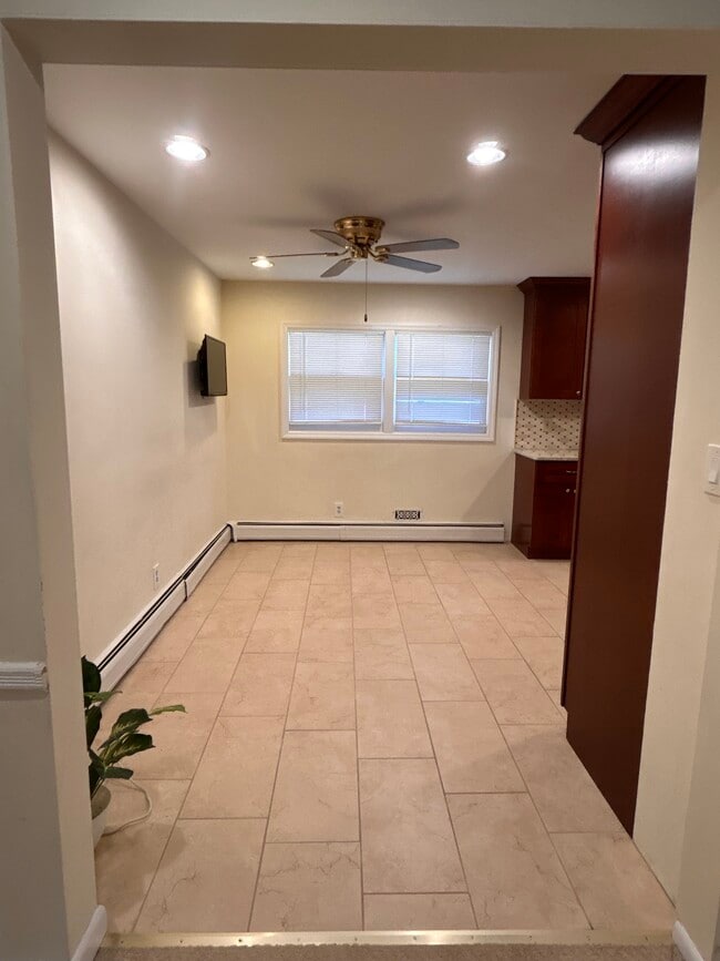 Photo - 879 Grove Ave