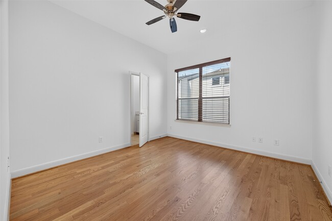 Photo - 5018 Lillian St