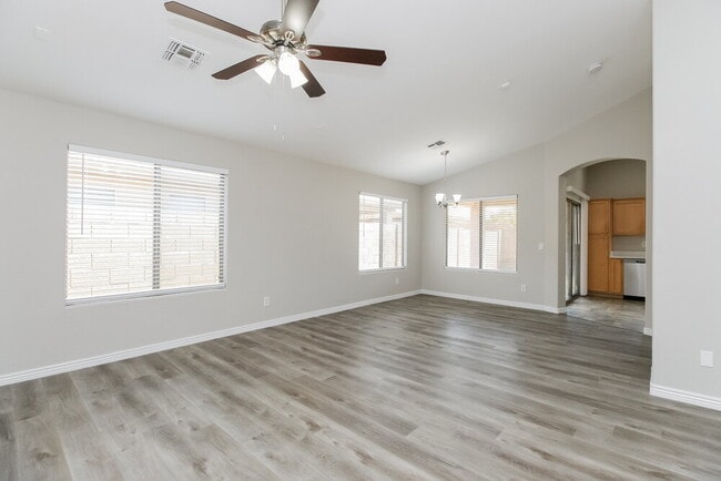 475 W Holstein Trail