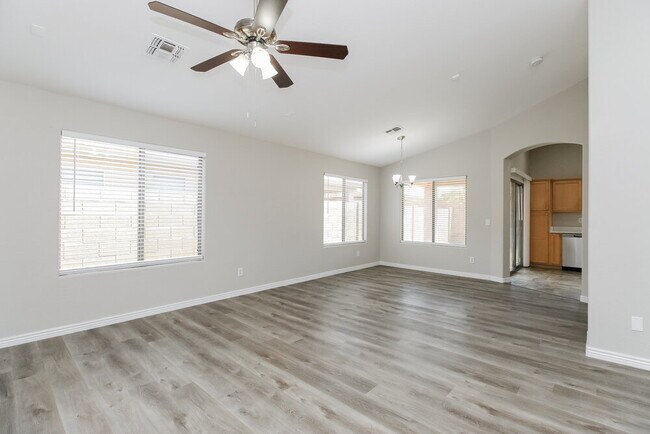 Photo - 475 W Holstein Trail