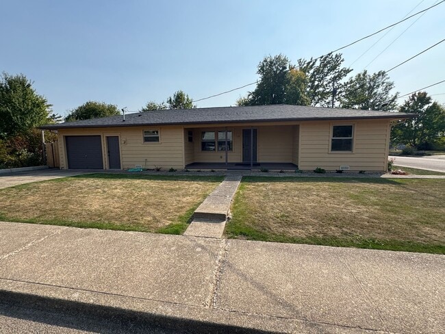 Building Photo - Beautifully Renovated 3 Bedroom ~ 2 Bathro... Rental