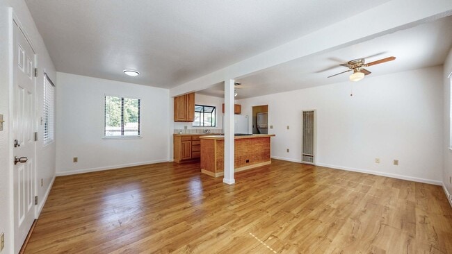 Photo - Charming 1 bedroom 1 bath Single Family home in Healdsburg! Water included!