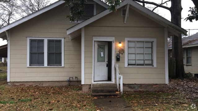 Building Photo - 202 Lazarre Ave Rental