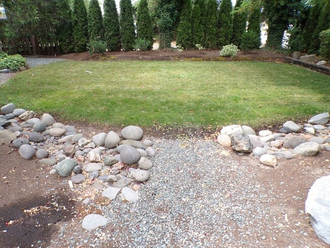 882/884 N Ross Ln.