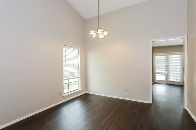 Photo - 1385 Southridge Dr