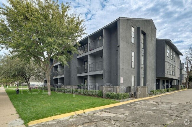 Building Photo - 2722 Throckmorton St Unit 202 Rental